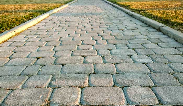 Nettoyage des extérieurs - PROMAGERY COUVERTURE : Artisan dans le Maine-et-Loire (49). Nettoyage des extérieurs :  allée, pavé, dallage, terrasse, muret … Traitement anti-mousse des extérieurs. PROMAGERY COUVERTURE intervient dans les meilleurs délais dans le Maine-et-Loire (49) ainsi qu’aux alentours, à 50 km, dans La Sarthe ( 72), La Mayenne (53), l’Ille-et-Vilaine (35) et la Loire Atlantique (44). Promagery Couverture