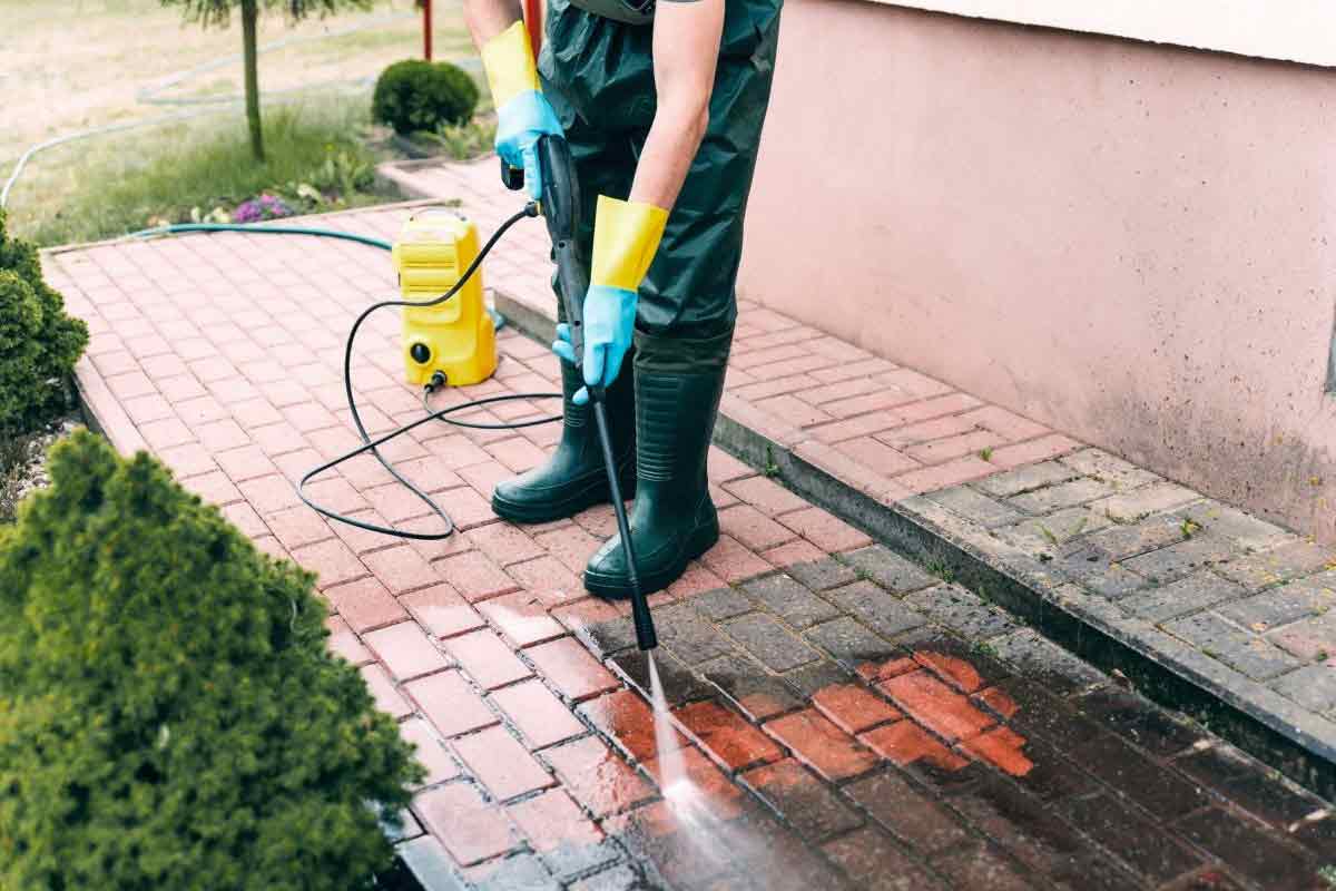 Nettoyage des extérieurs - PROMAGERY COUVERTURE : Artisan dans le Maine-et-Loire (49). Nettoyage des extérieurs :  allée, pavé, dallage, terrasse, muret … Traitement anti-mousse des extérieurs. PROMAGERY COUVERTURE intervient dans les meilleurs délais dans le Maine-et-Loire (49) ainsi qu’aux alentours, à 50 km, dans La Sarthe ( 72), La Mayenne (53), l’Ille-et-Vilaine (35) et la Loire Atlantique (44). Promagery Couverture