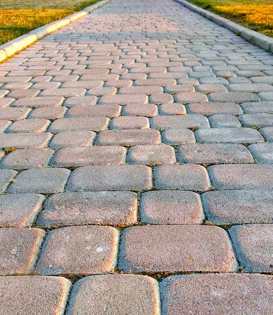 Nettoyage des extérieurs - PROMAGERY COUVERTURE : Artisan dans le Maine-et-Loire (49). Nettoyage des extérieurs :  allée, pavé, dallage, terrasse, muret … Traitement anti-mousse des extérieurs. PROMAGERY COUVERTURE intervient dans les meilleurs délais dans le Maine-et-Loire (49) ainsi qu’aux alentours, à 50 km, dans La Sarthe ( 72), La Mayenne (53), l’Ille-et-Vilaine (35) et la Loire Atlantique (44). Promagery Couverture